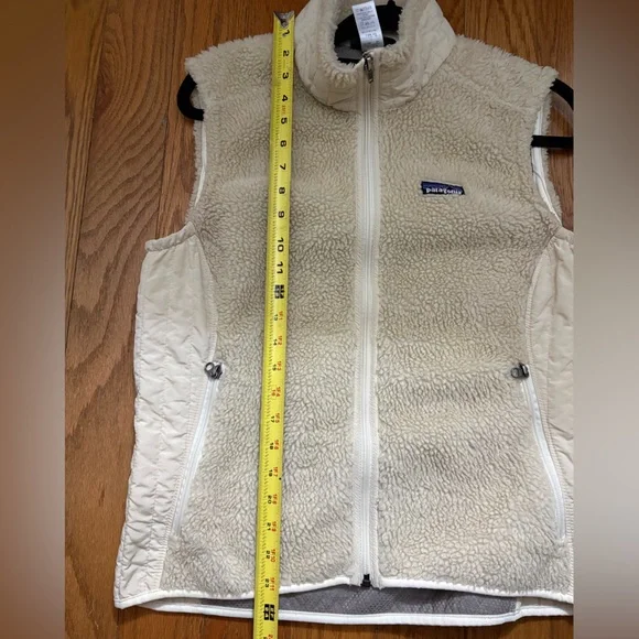 Patagonia Cream Fleece Vest - Picture 6 of 7